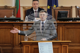 Парламент - Мустафа Карадайъ - заседание