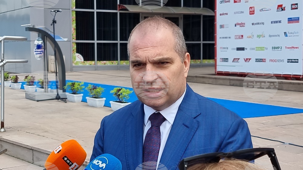 Outgoing Regional Minister Karadjov Calls on Road Construction Companies to Continue Repair Works