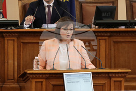 Парламент - Корнелия Нинова - заседание