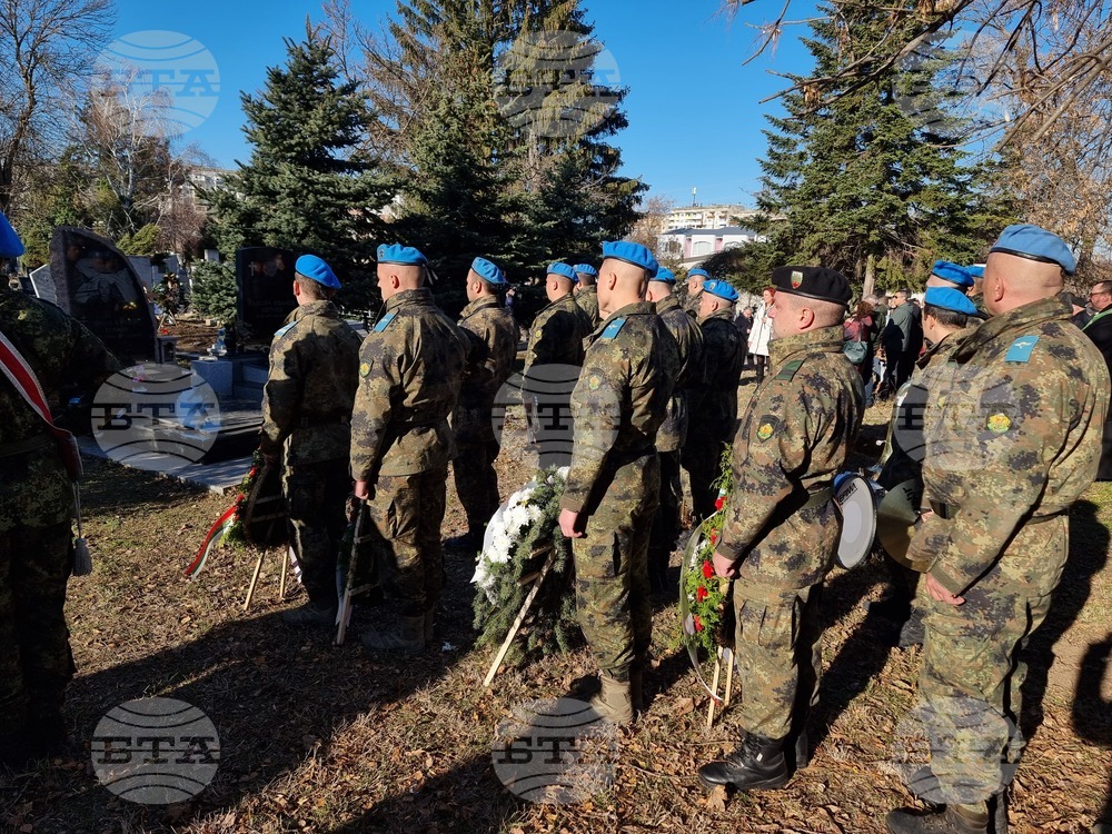 Паметта на военнослужещите, загинали в края на 2003 г. в операцията за стабилизиране на Ирак, беше почетена с воински ритуали в страната