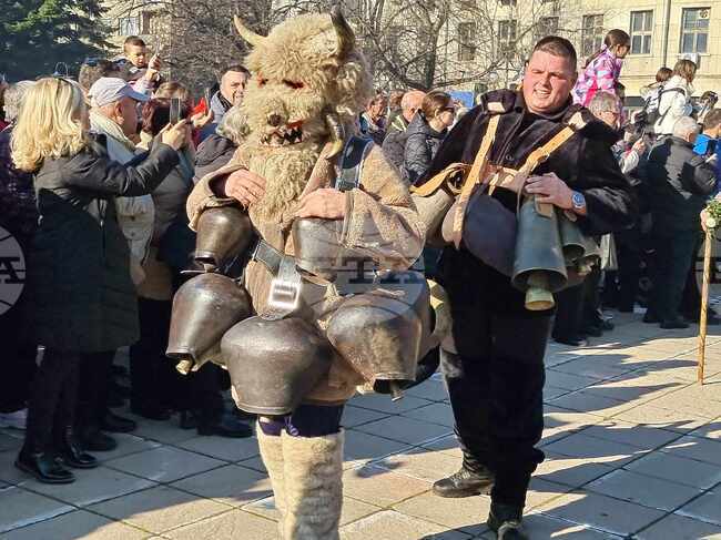 Кукери от кюстендилски села ще направят шествие в центъра на града