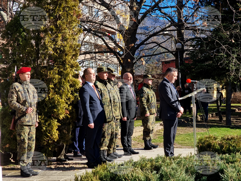 Карлово - военнослужещи - почит