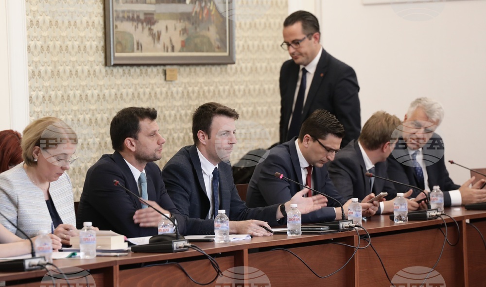 Парламент - Комисия по бюджет и финанси