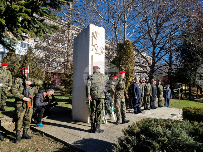 Карлово - военнослужещи - почит