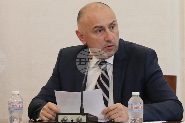 Парламент - Комисия по бюджет и финанси