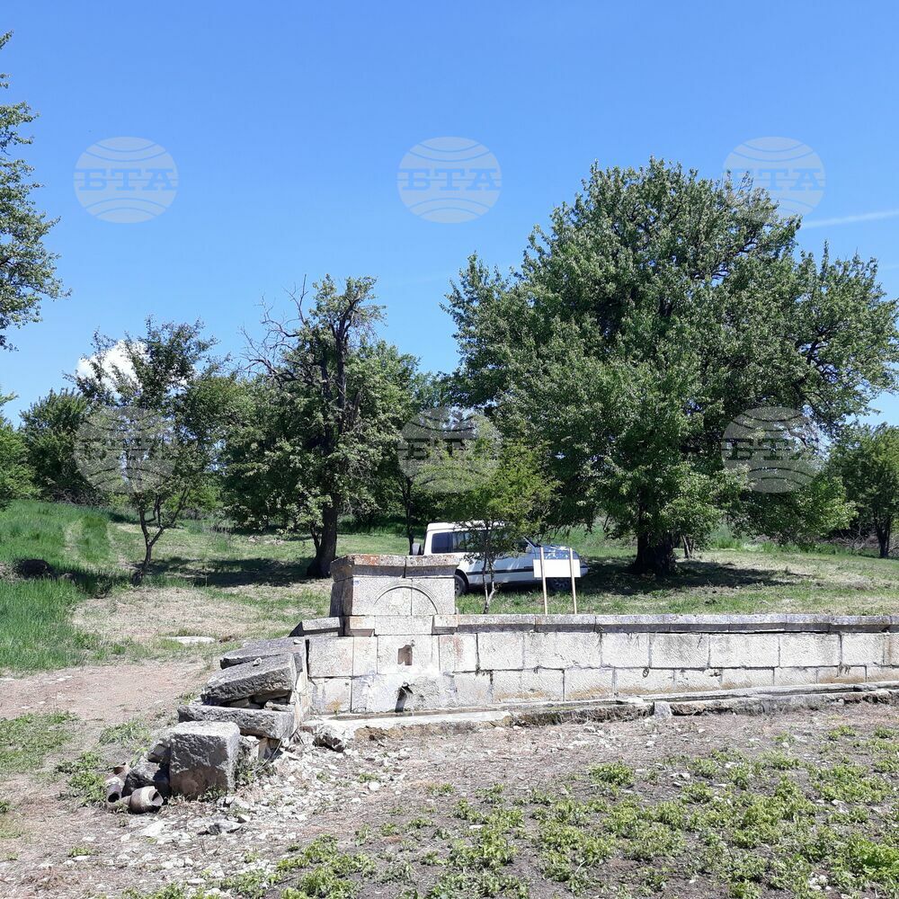 Възстановяват каменната чешма край разградското село Островче по проект