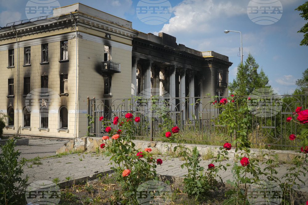 Проруските сепаратисти в Украйна казаха, че са обкръжили напълно Лисичанск; украинската армия отрече