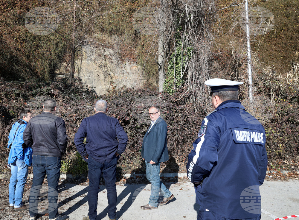 Теч на вода е причината за активирането на свлачище до крайбрежната алея във Варна