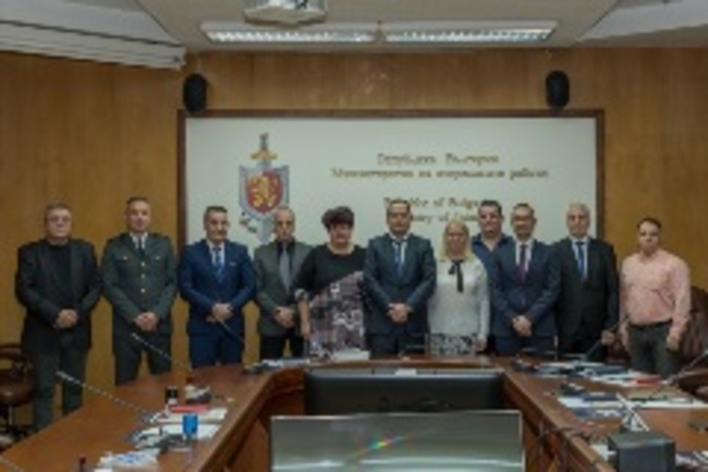 Министър Калин Стоянов и представителите на синдикалните организации в МВР подписаха Колективен трудов договор 