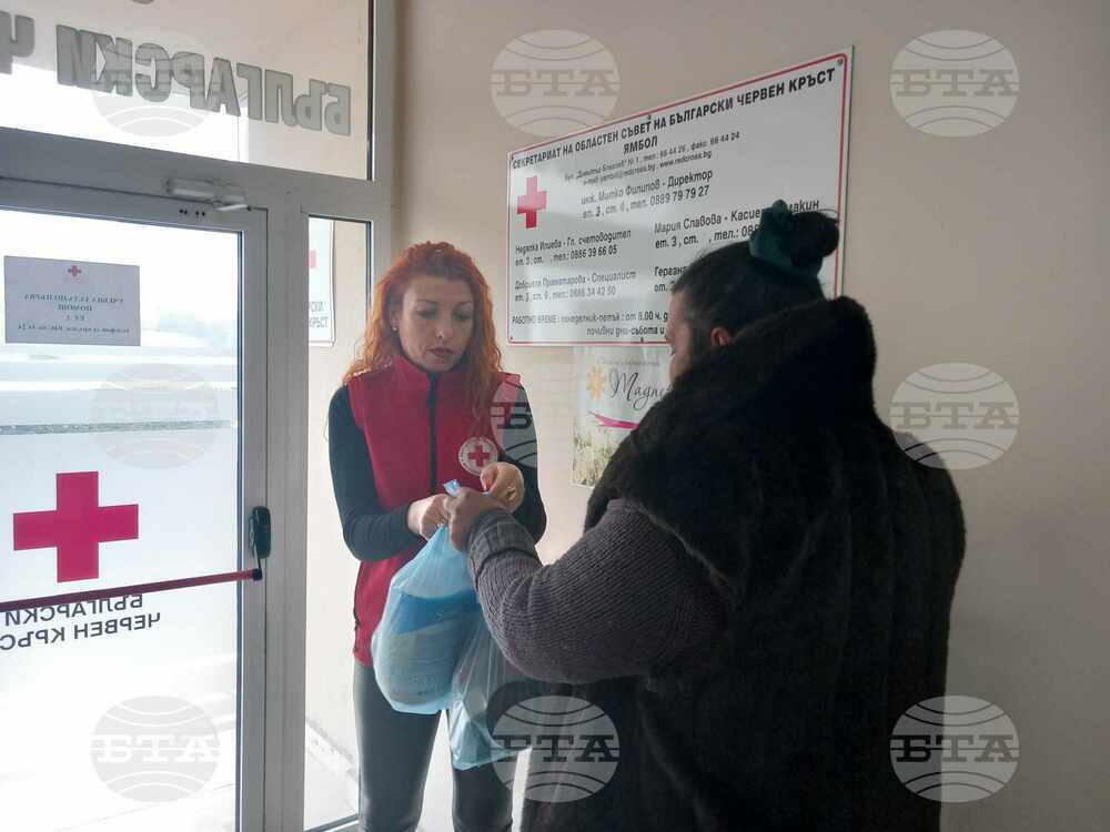 БЧК в Ямбол раздава хранителни пакети на бездомни хора през зимата за поредна година