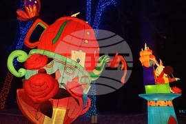 Румъния - Букурещ - Ботаническа градина - приказни декори