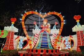 Румъния - Букурещ - Ботаническа градина - приказни декори