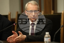 Парламент - работно съвещание - Николай Денков