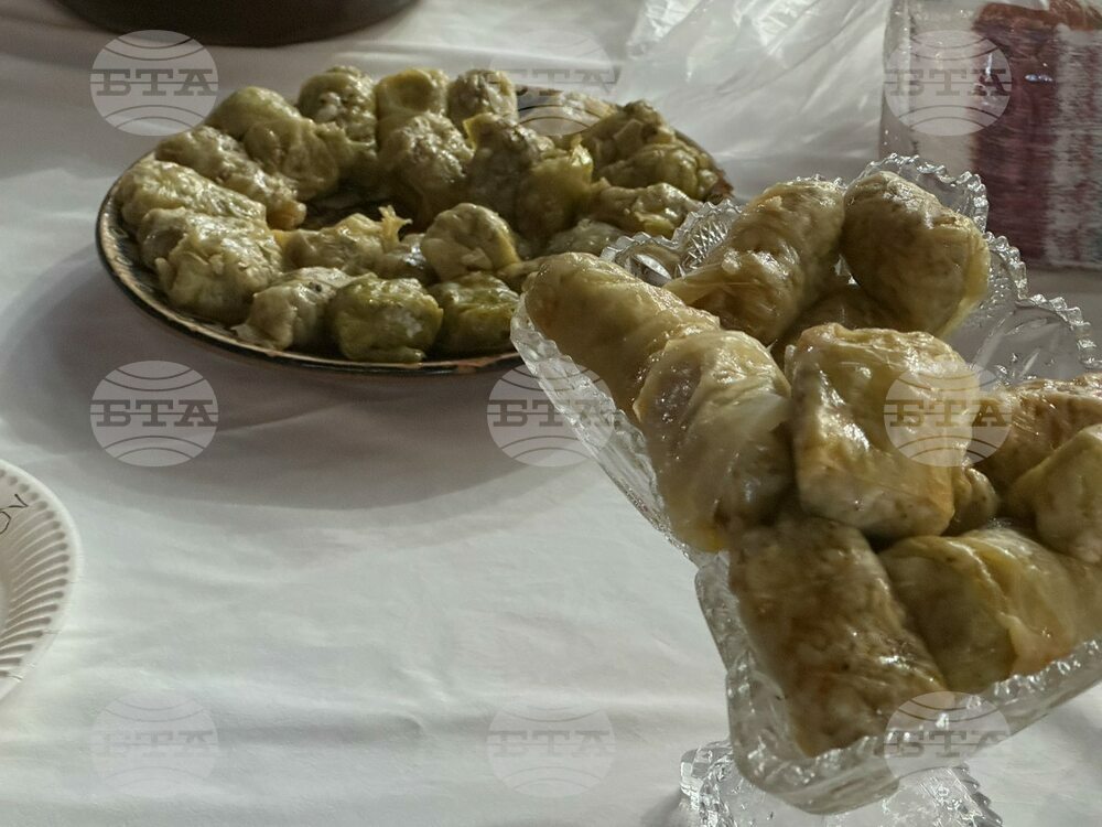 Кулинарен конкурс за най-вкусни сарми събра десетки деца и възрастни в казанлъшкото село Енина