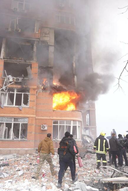 Двама са загиналите и 15 са пострадалите след масирана ракетна атака сутринта в Одеса, съобщи областният губернатор