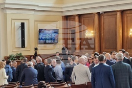 Парламент - заседание - депутати - спречкване