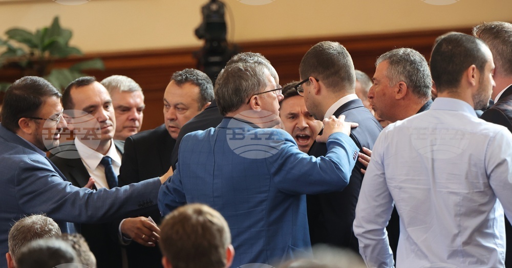 Парламент - заседание - депутати - спречкване