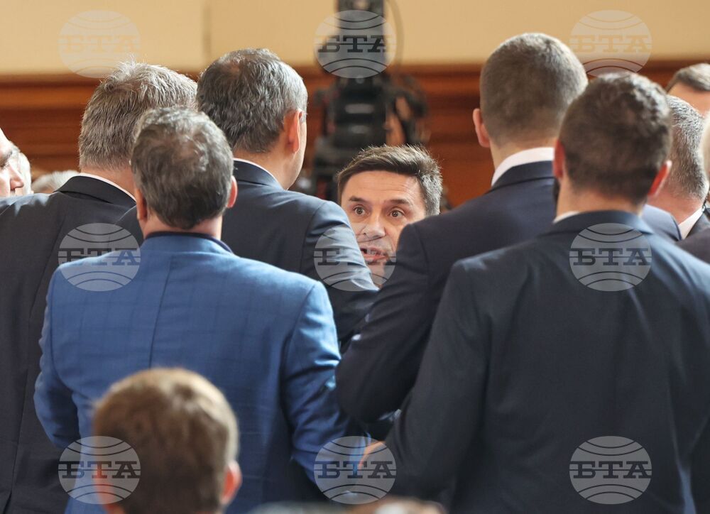 Парламент - заседание - депутати - спречкване
