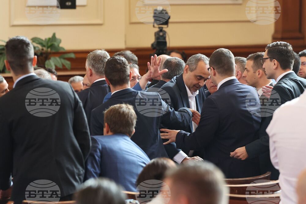 Парламент - заседание - депутати - спречкване