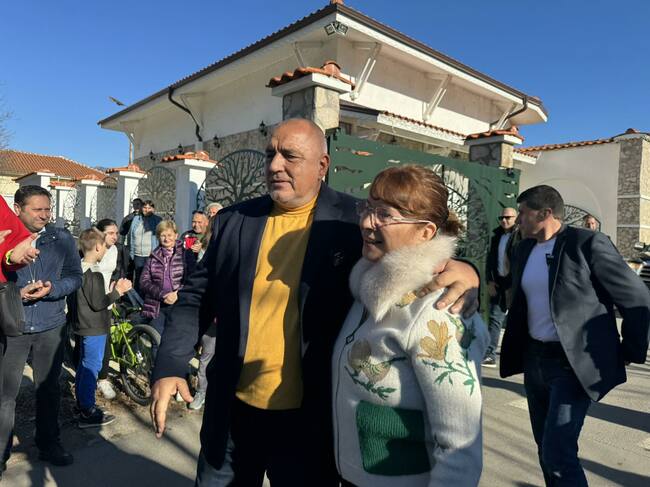 Смисълът на “сглобката” в управлението е работа в полза на хората, смята лидерът на ГЕРБ Бойко Борисов