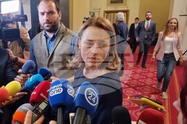 Парламент - кулоари - Ива Митева