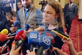 Парламент - кулоари - Ива Митева