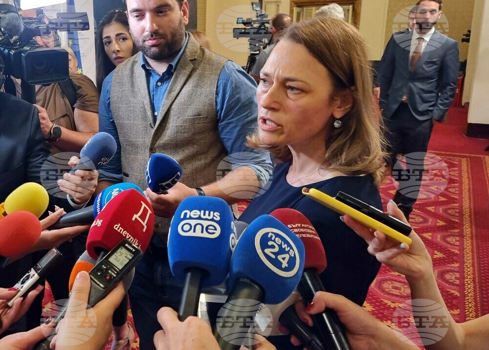 Парламент - кулоари - Ива Митева