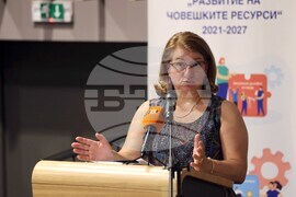 НАТФИЗ "Кръстьо Сарафов" - Кариерен форум - Андрияна Сукова