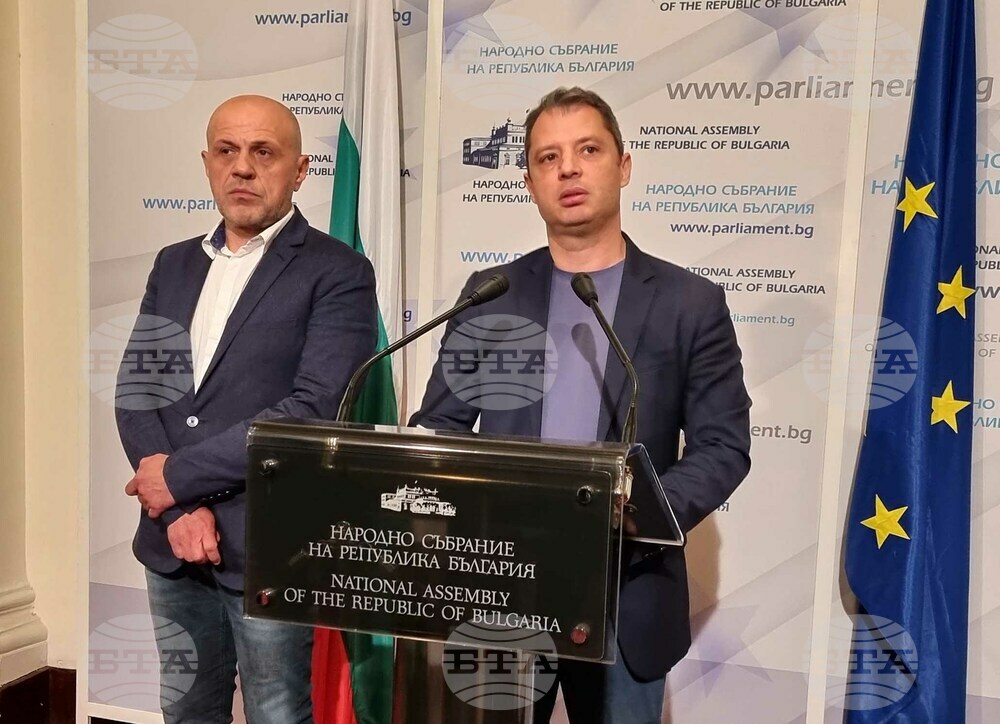 Парламент - кулоари - Делян Добрев - Томислав Дончев