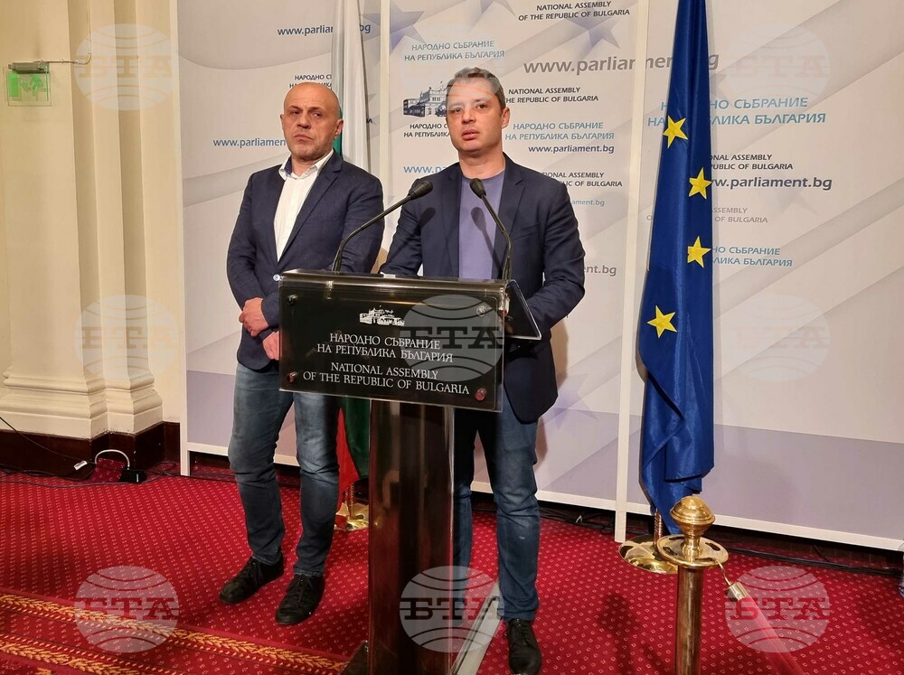 Парламент - кулоари - Делян Добрев - Томислав Дончев