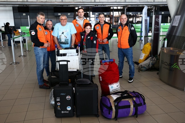Second Group of 32nd Bulgarian Antarctic Expedition Leaves for Chile's Punta Arenas
