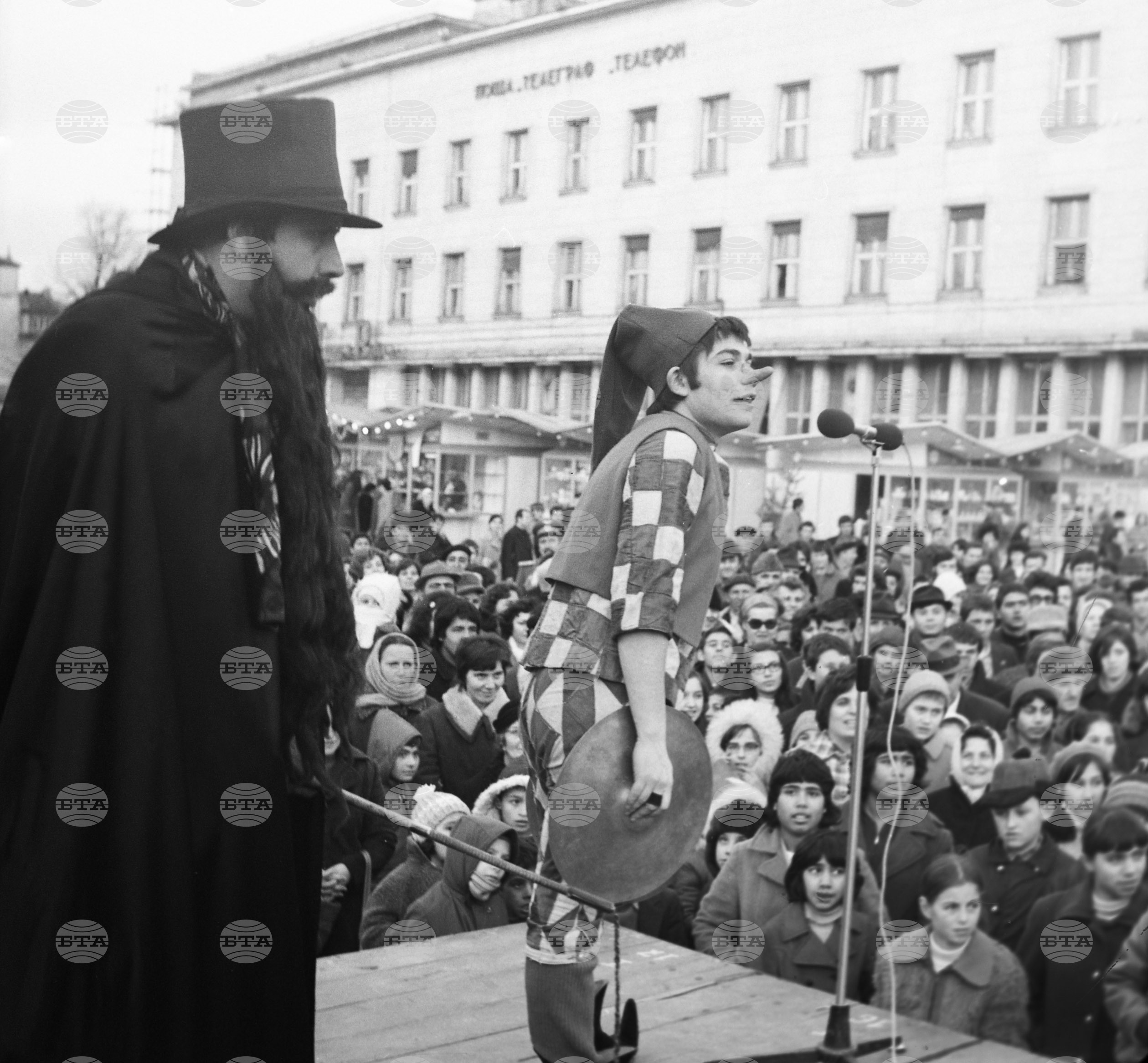 Посрещане на Новата 1976 година в Пловдив