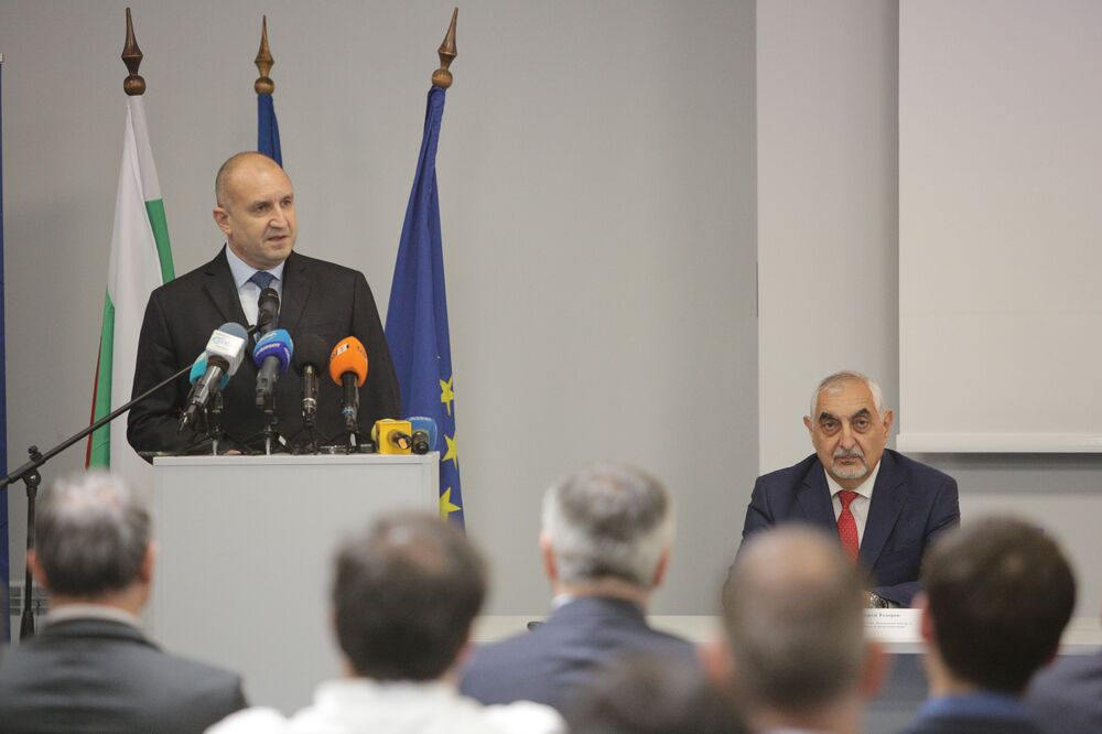 Президентът: България има потенциал да се утвърждава като водеща страна в сферата на научните разработки