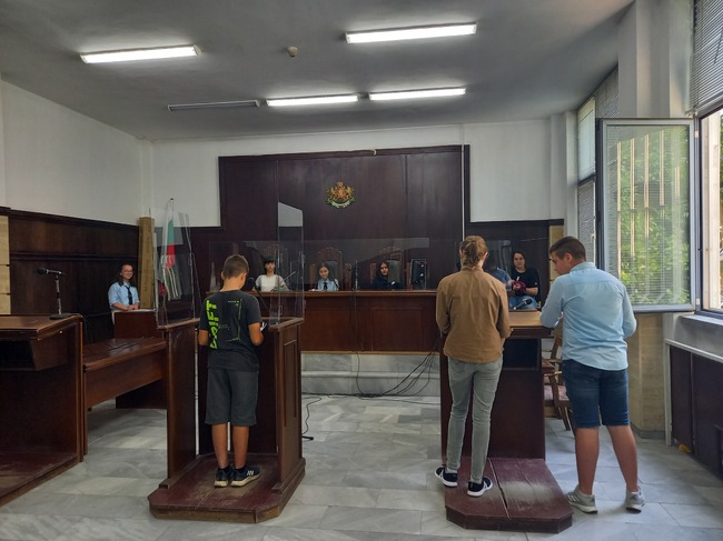 Ученици представиха симулативен съдебен процес в Районен съд – Добрич