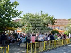 С КРАСИВО ТЪРЖЕСТВО ПЕНСИОНЕРИТЕ ОТ КАВАРНЕНСКО СЕ НАСТАНИХА В НОВИЯ СИ ДОМ