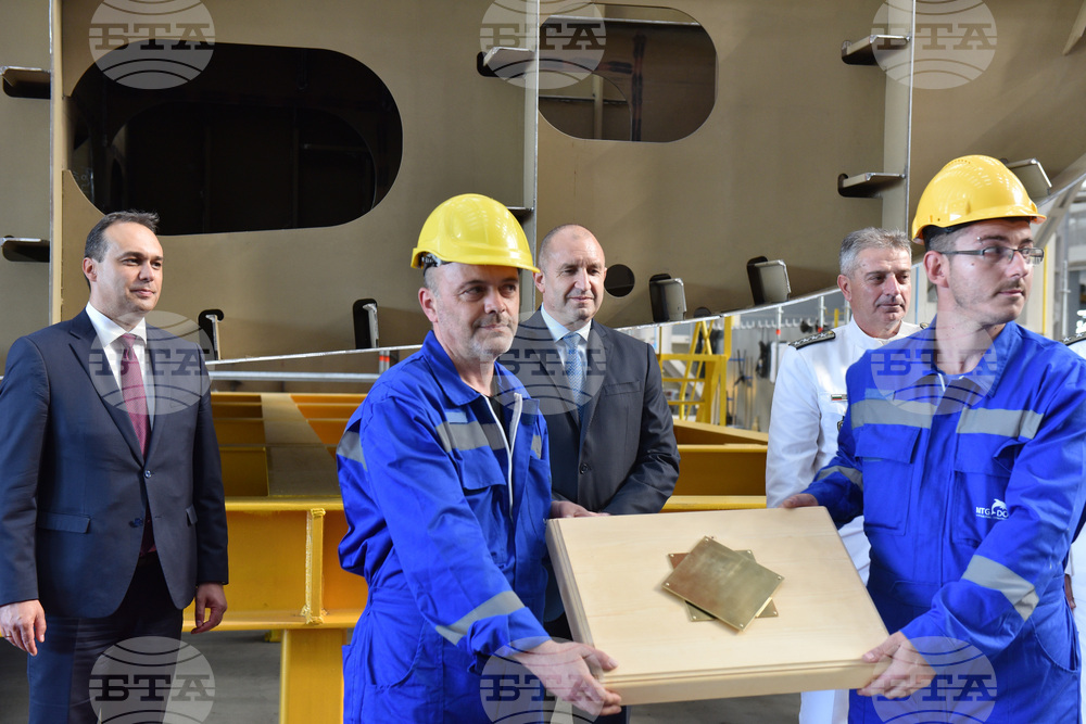 Варна - Румен Радев - кораб „Храбри“