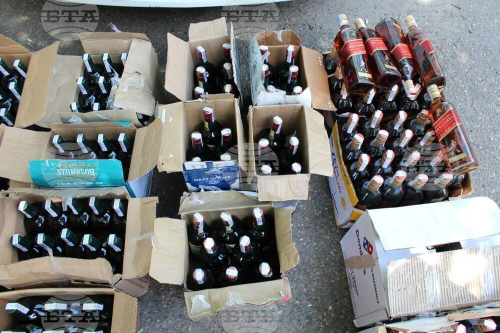 При акция на полицията в Лом са иззети 197 бутилки нелегално уиски и 37 200 къса цигари без бандерол