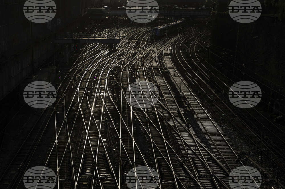 Албанското радио и телевизия: Европейският съюз финансира възраждането на албанската железопътна инфраструктура