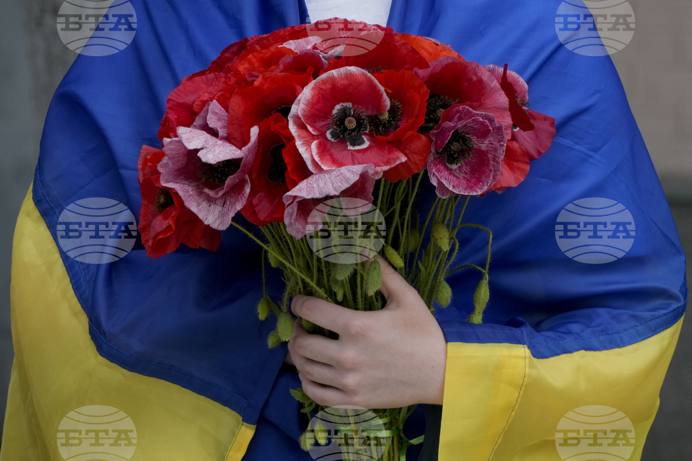 Над 400 тела са били ексхумирани от масови гробове в Изюм, казаха украинските власти