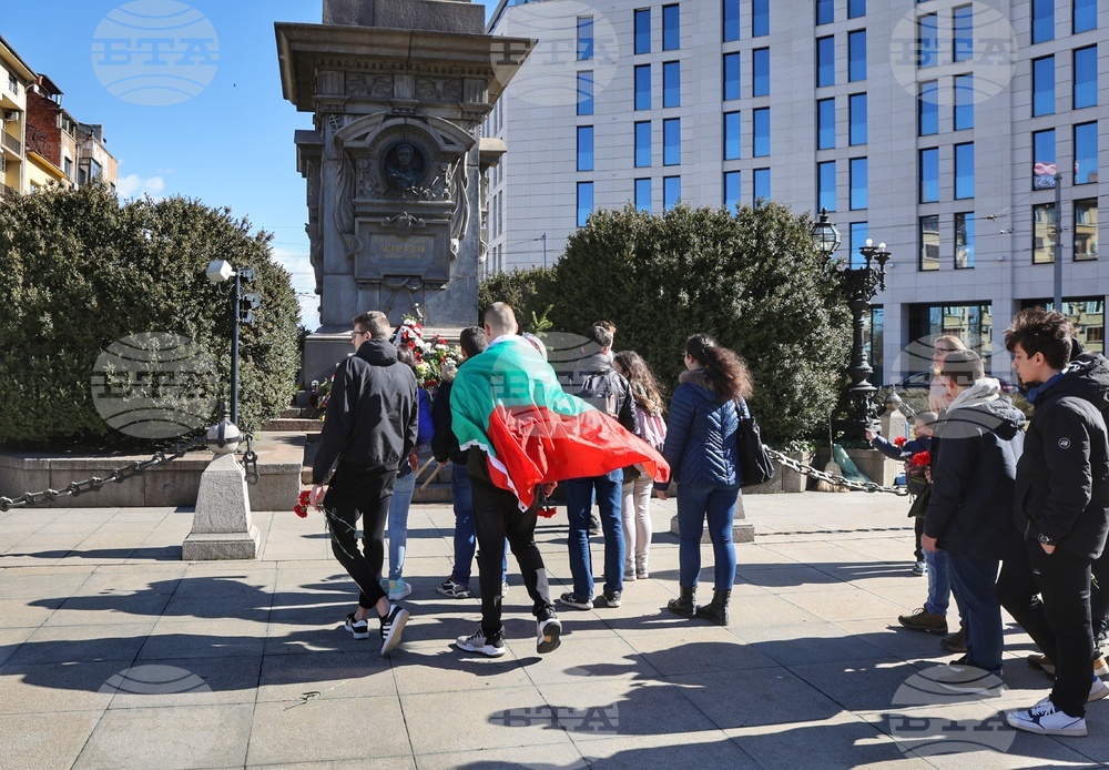 Промени в организацията на движението около паметника на Васил Левски в София са обявени за утре