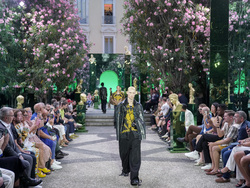 Italy Fashion Versace Mens SS 23
