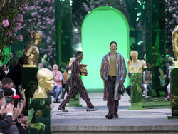 Italy Fashion Versace Mens SS 23