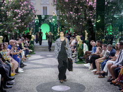 Italy Fashion Versace Mens SS 23