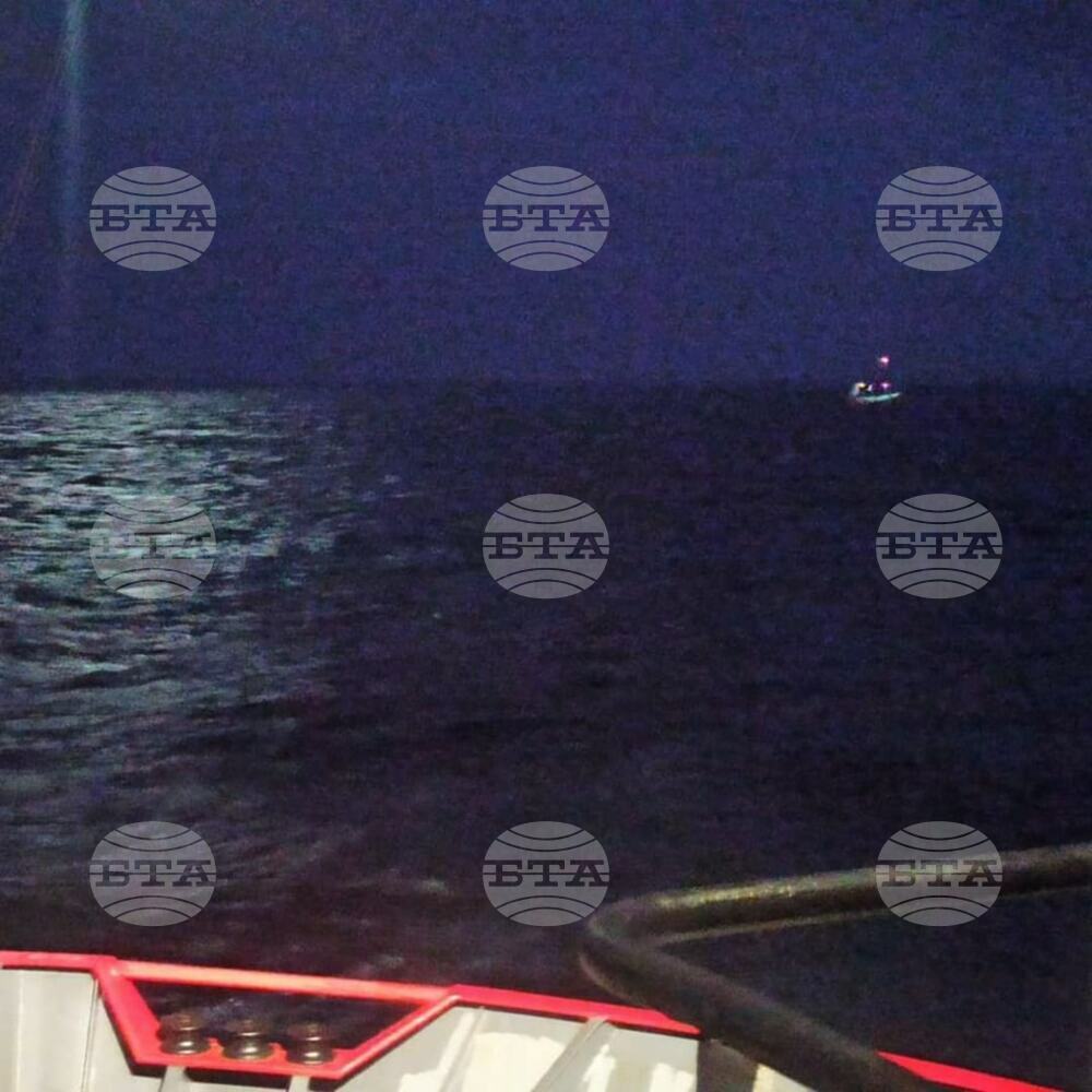 Bulgarian Naval Research Vessel Aids Yacht in Distress near Drake Passage on New Year's Eve