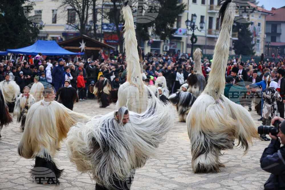 Традицията на кукерските игри „Старчевата“ в Разлог ще бъде показана в изложба