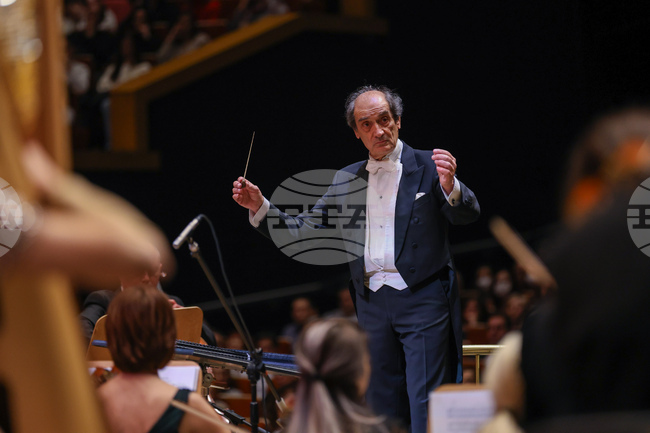 Празничен новогодишен концерт