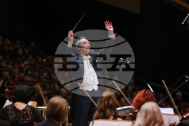 Празничен новогодишен концерт