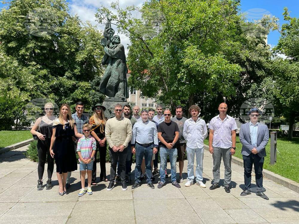 Младежи ГЕРБ се поклониха пред паметта и делото на св. Паисий Хилендарски