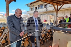 Благоевград - министър - Иван Иванов - дърва за огрев