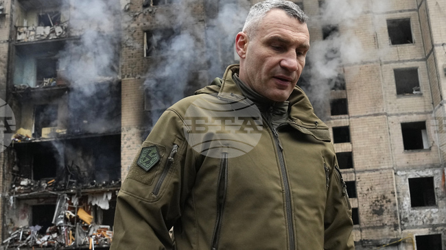 Руска атака с дронове срещу Киев уби най-малко двама души и предизвиква пожари 